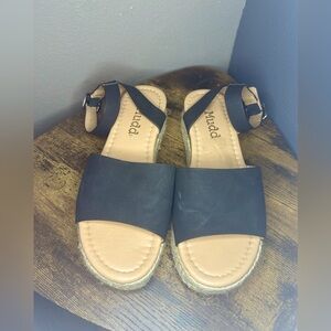 Mudd‎ platform sandals